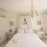 Pera Alacati Çeşme