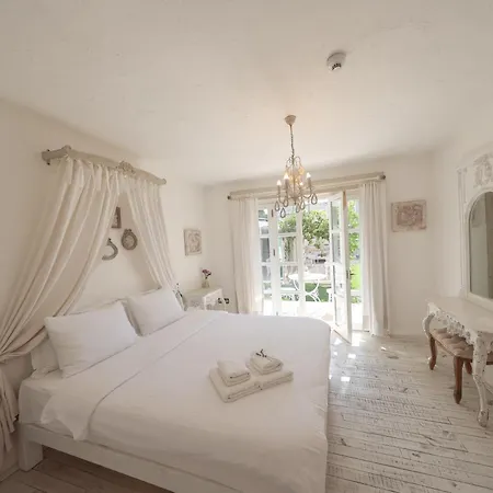 Pera Alacati * Çeşme